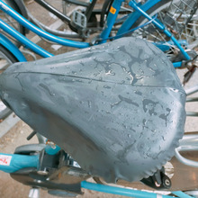 濡れたサドルのわずらわしさ、これで解決!