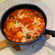 お鍋ひとつで!ポーチドエッグトマト煮たっぷりチーズのせ