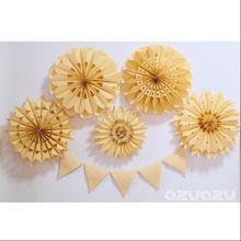 クラフト封筒でこんなに華やか!フォトスポットを作成