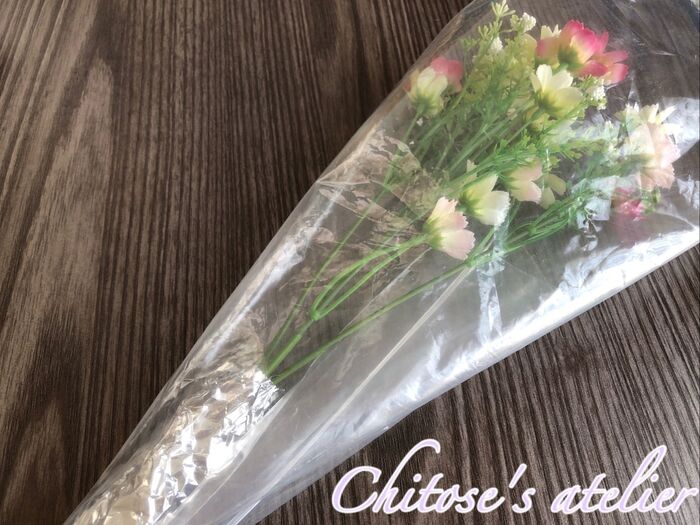 花束を持ち帰る時は花が上向き?下向き?