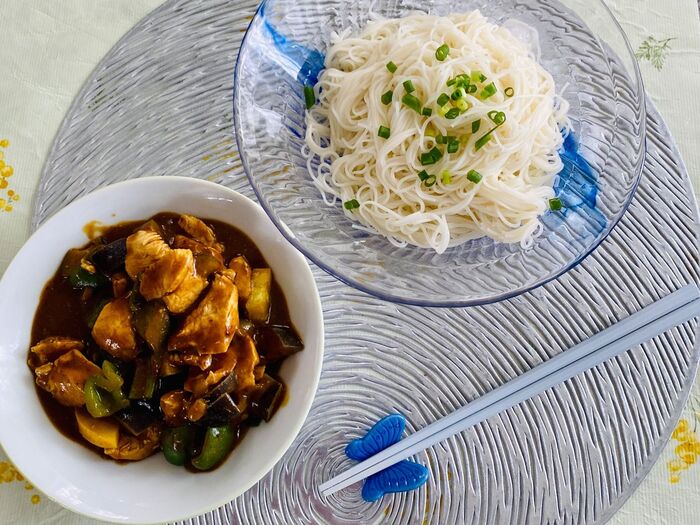 冷んやりソーメンに夏野菜カレー