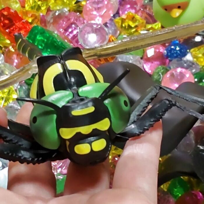 トンボの目は「複眼」といいますが…