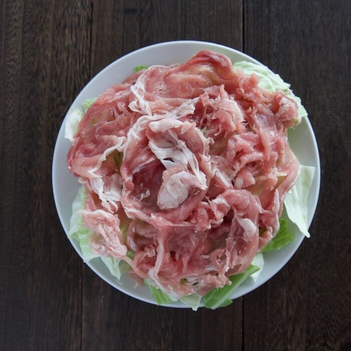 3 肉をのせて加熱します