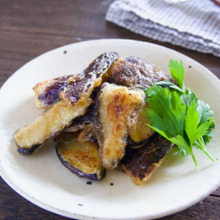 めんつゆで!カリッジュワーな手ちぎりなすの揚げ焼き