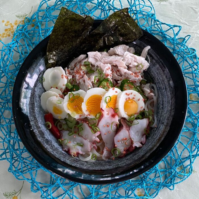 名の如くスープも冷んやり。冷麺がオススメ!