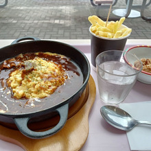 お外lunch『神戸国際大学「日本一の学食」ワンコインの凄さ』