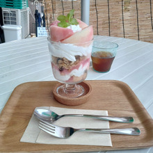 beachの帰り道「papapapippies」桃パフェを食らう!!(*^_^*)