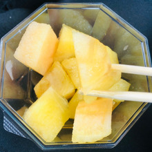 【パインかと思ったら違うんか〜い!】カットフルーツで熱中症対策♪