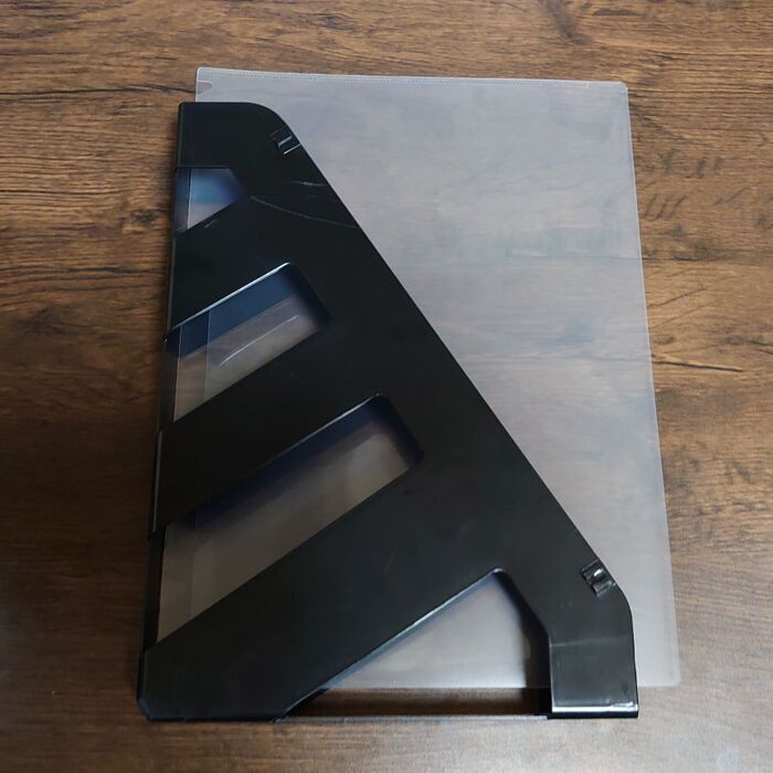 普通にA4サイズを入れるとはみ出るけど、洗剤には丁度いい大きさ