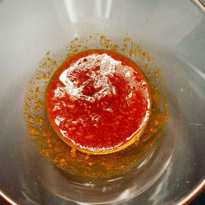 3.ボールに調味料を合わせておく。