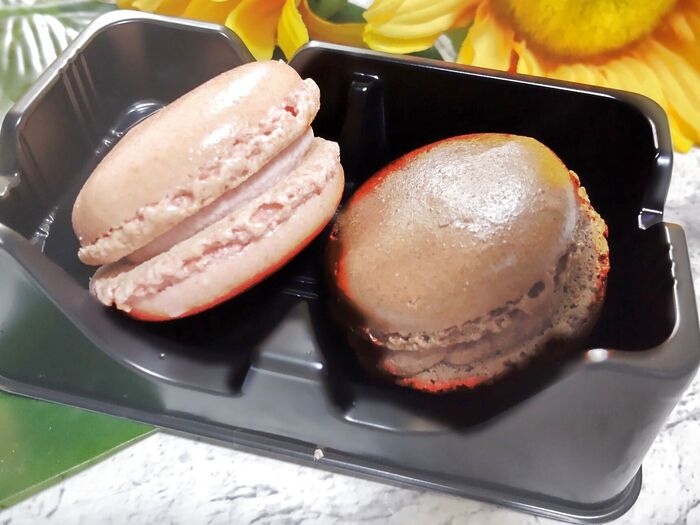 【ローソン】可愛いマカロンが2種類入って、このお値段ー?!マカロンの「可愛い形」を活かす食べ方とは?