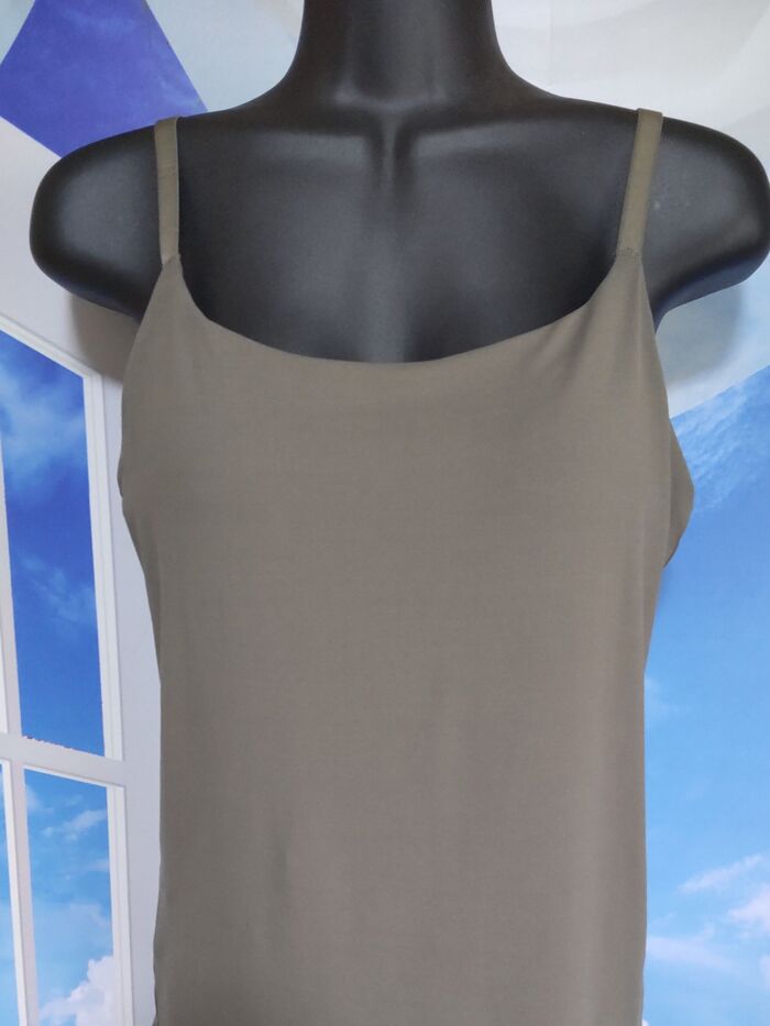 【ユニクロ】夏の白い服対策に!白い服に透けにくい、カラー2色を購入ー!汗対策にも♪