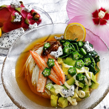 トロピカルな蝶が舞う楽園×冷たい海の中をイメージした「ぶっかけそうめん」ー!