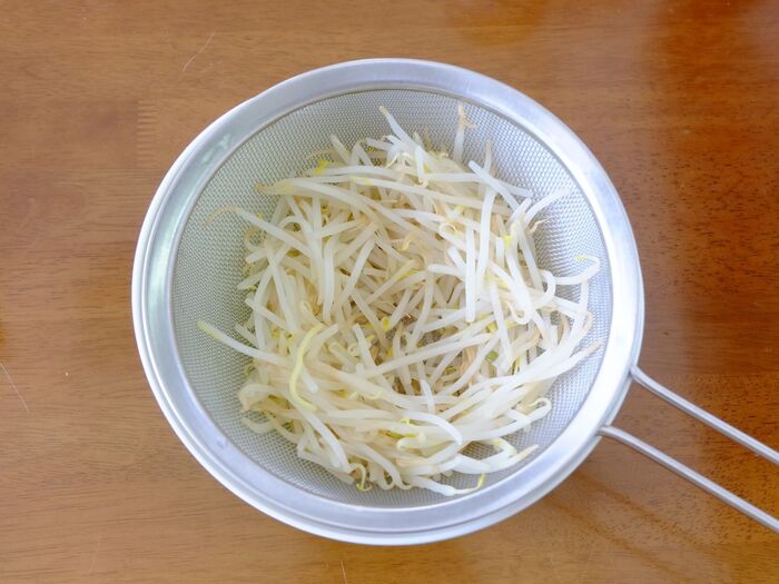 もやしの下ごしらえ