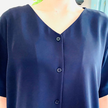 【GU】Vネックラインでお顔スッキリ!気になる二の腕カバーも効果抜群!