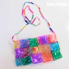ペットボトルを切って・色をぬって・つなげて、カラフルポシェット♡