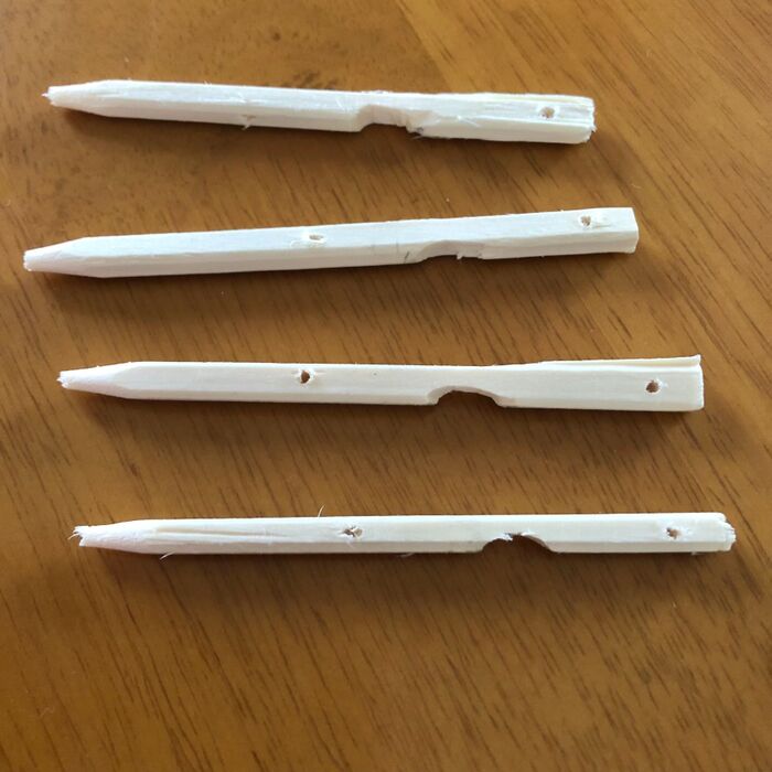 胴体は割り箸