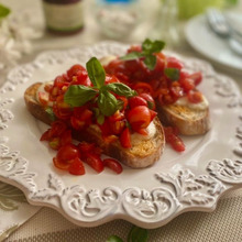 トマトたっぷりがおいしい〜ブルスケッタ