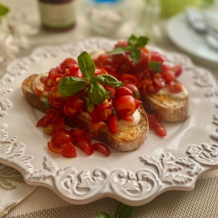 トマトたっぷりがおいしい〜ブルスケッタ