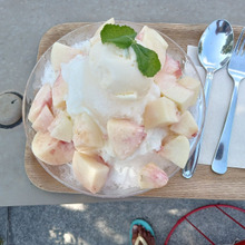 かき氷で人気〈papapapippies〉今日は、桃version