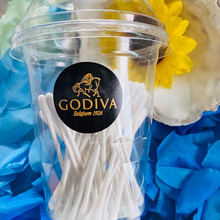 蓋付き透明カップを綿棒入れに。出し入れ便利!