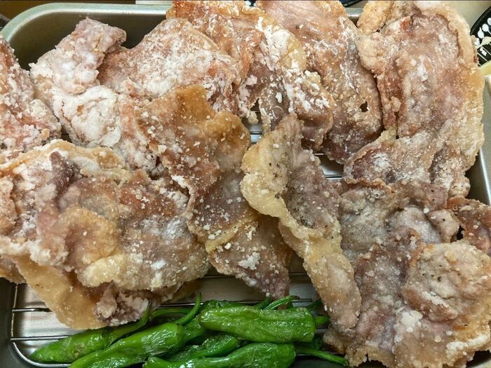 最後に青味のしし唐も揚げます♪