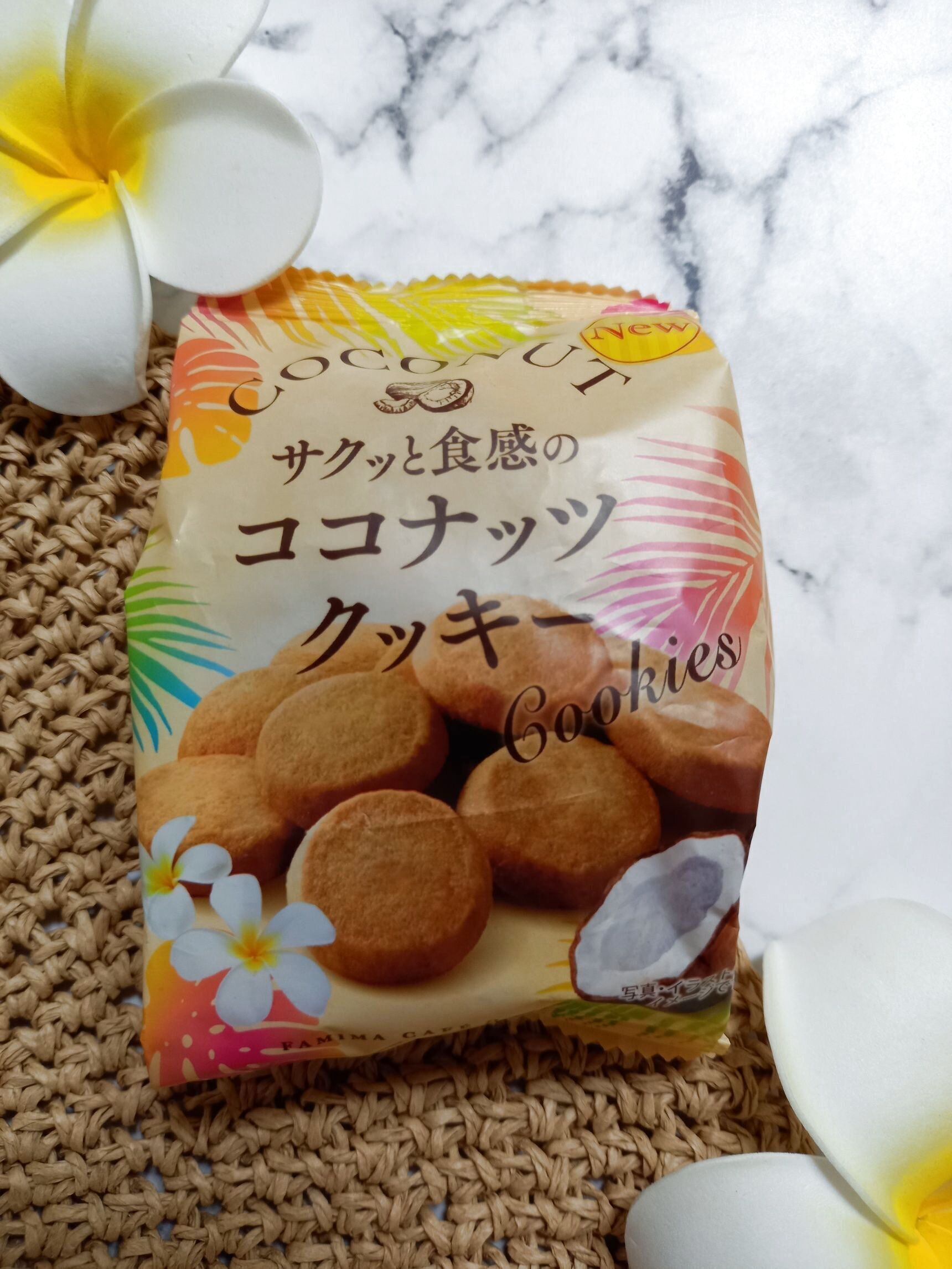 真夏感最高なクッキー♪【ファミマ】ココナッツ味で夏気分満喫～♪