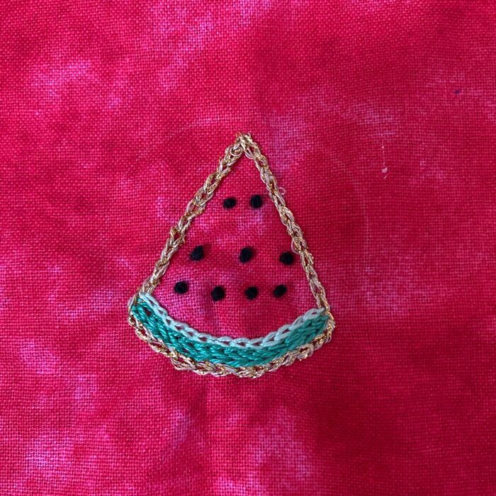 ⑤スイカの皮を刺繍します。