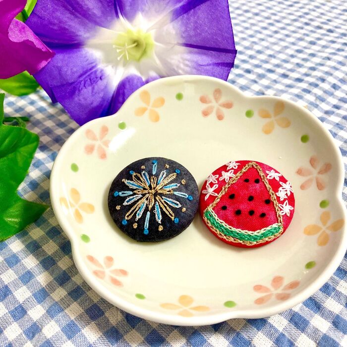 ムラ染活かし♪夏のくるみボタン刺繍ブローチ&ヘアゴム