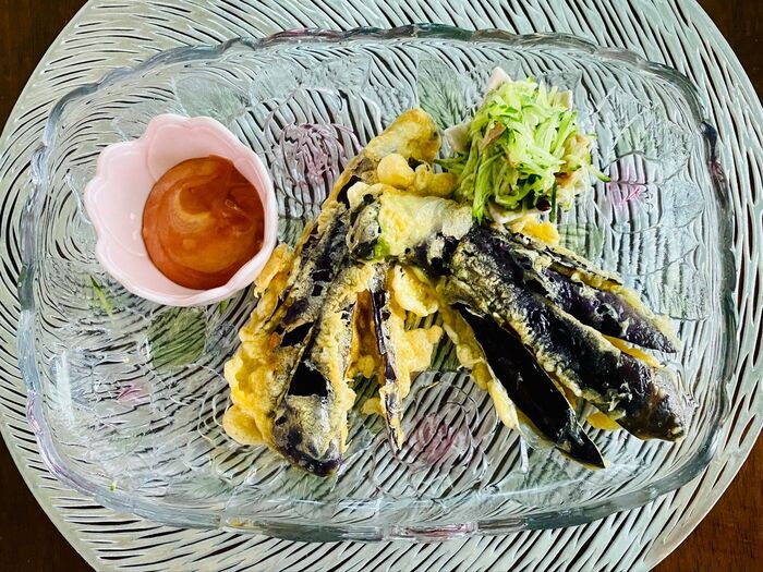 オーロラソースで食べる茄子の「フリッター」先のほうまで食べれるよ!