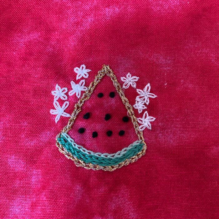 ⑥お花を刺繍します。