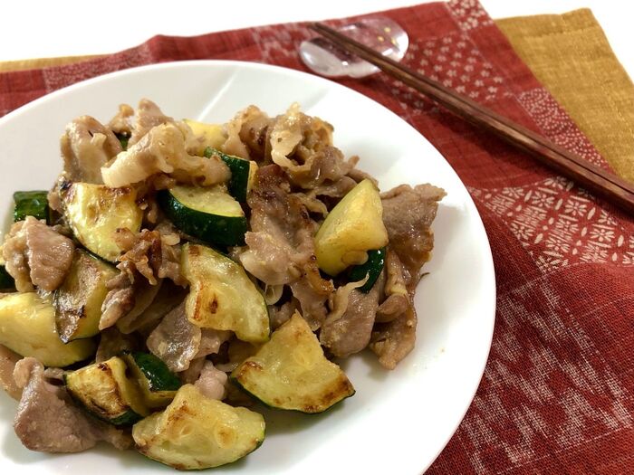 【簡単過ぎてごめんなさい】残暑と戦うレシピ〈ズッキーニ×豚肉〉旨味じゅわ〜♡
