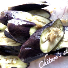 食欲がなくてもパクパク食べられちゃう♪レンジ de 簡単【なすの生姜焼き】