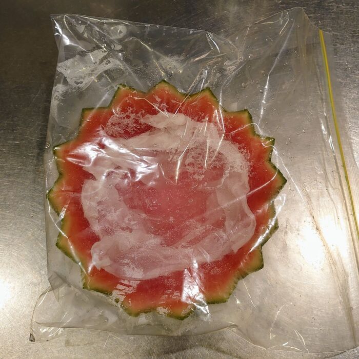 もう少し使いたい時は、キッチンペーパーを濡らして底に入れて保存