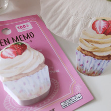 【ダイソー】女子がときめく!赤い苺がのったカップケーキ♡食べれないけど、可愛い実用品ー!