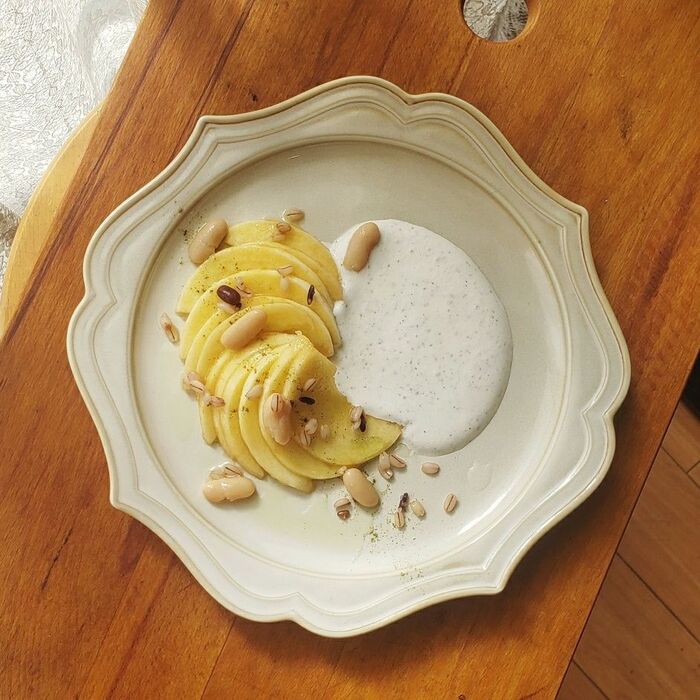 桃と白いんげん豆、雑穀mixのカルパッチョ風*紅茶のシャンティを添えて