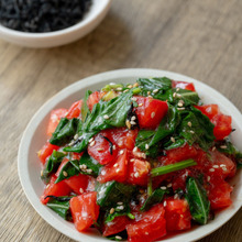 【ねばとろ】トマトとモロヘイヤの塩麴和え