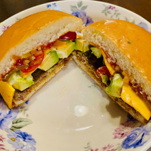 高騰が続いたマックバーガーを美味しく超簡単アレンジ♪