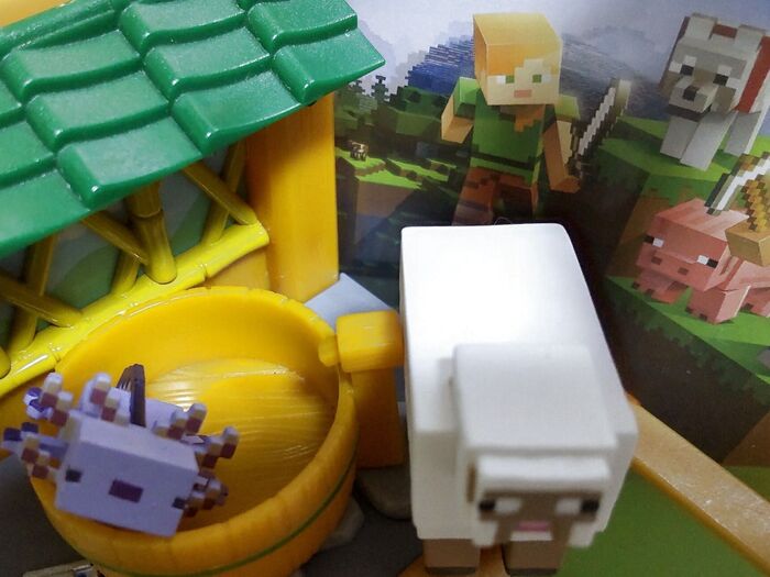 【ガチャガチャ】大人気ゲーム「マインクラフト」のブラウン管から、飛び出してきた?