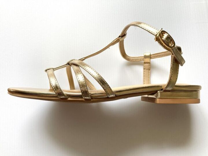 【GU】爆売れ「サンダル」が待望の再販!!こりゃ完売になるわけだ…!見つけたら「買い」ですよ