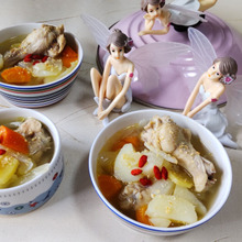 妖精のように優しくスタミナもたっぷりな「にんにく鶏手羽元のスープ」クコの実入りだよー♪