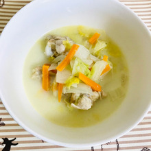 手羽元と白菜の豆乳鶏がらスープ☆