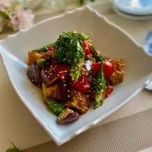 さっぱりでおいしい!厚揚げと野菜の梅干しめんつゆ和え