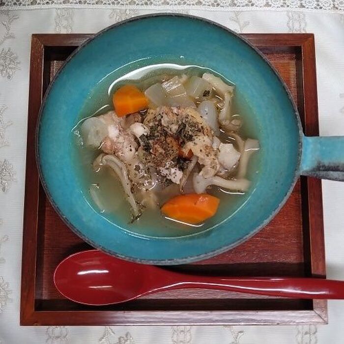①だしをとる②骨をとる【手羽元スープ】
