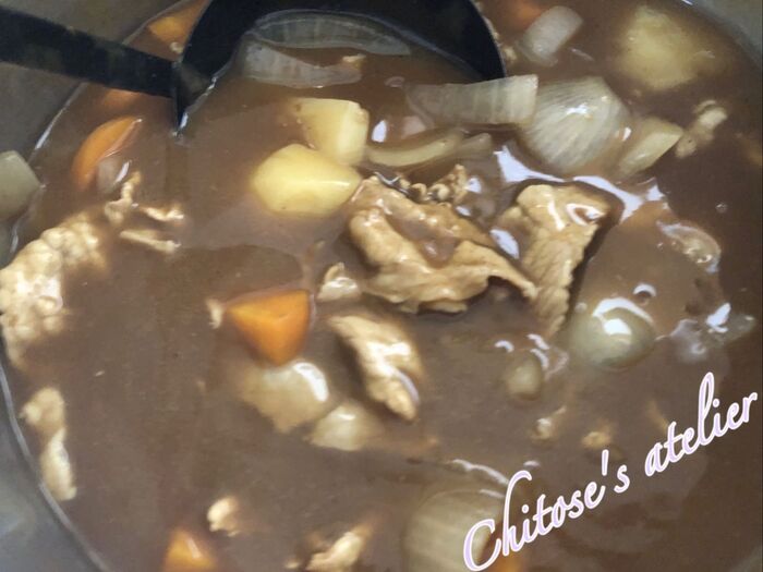 【悲報】ショック!折角作ったカレーがシャバシャバな時は小麦粉でも片栗粉でもなく何使う?