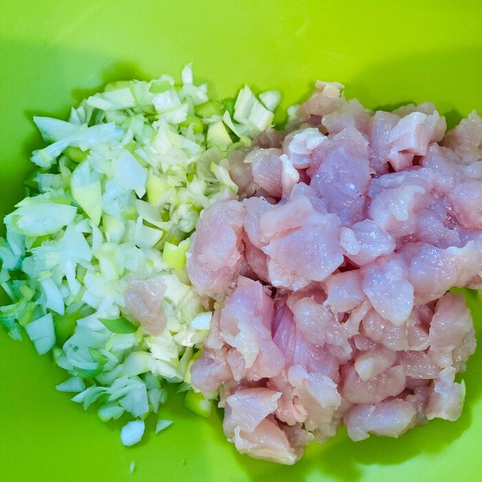 ①食材を切ります。