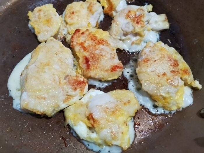ひっくり返しチーズの面をしっかり焼く。