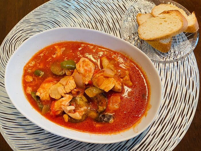特別な味付けはしない!美味しい鶏胸肉のトマト煮