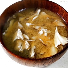 【舞茸の旨味がたまらなく美味しいー!】簡単に作る、舞茸のお味噌汁レシピ