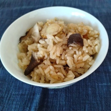 シイタケとベビーホタテの炊き込みご飯
